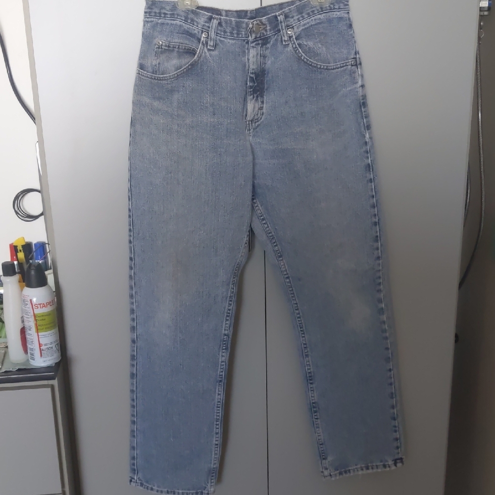 Wrangler Men's Straight Jeans - Light Blue. 32"x32" relaxed fit.